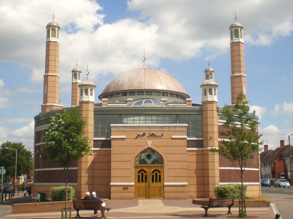 Hundreds of UK mosques remain open for Jumu'ah despite closure calls
