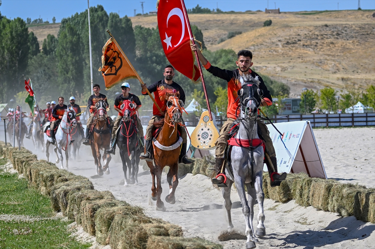 Malazgirt Savaşı ve Müslüman Türklerin Yükselişi – 5 Sütun