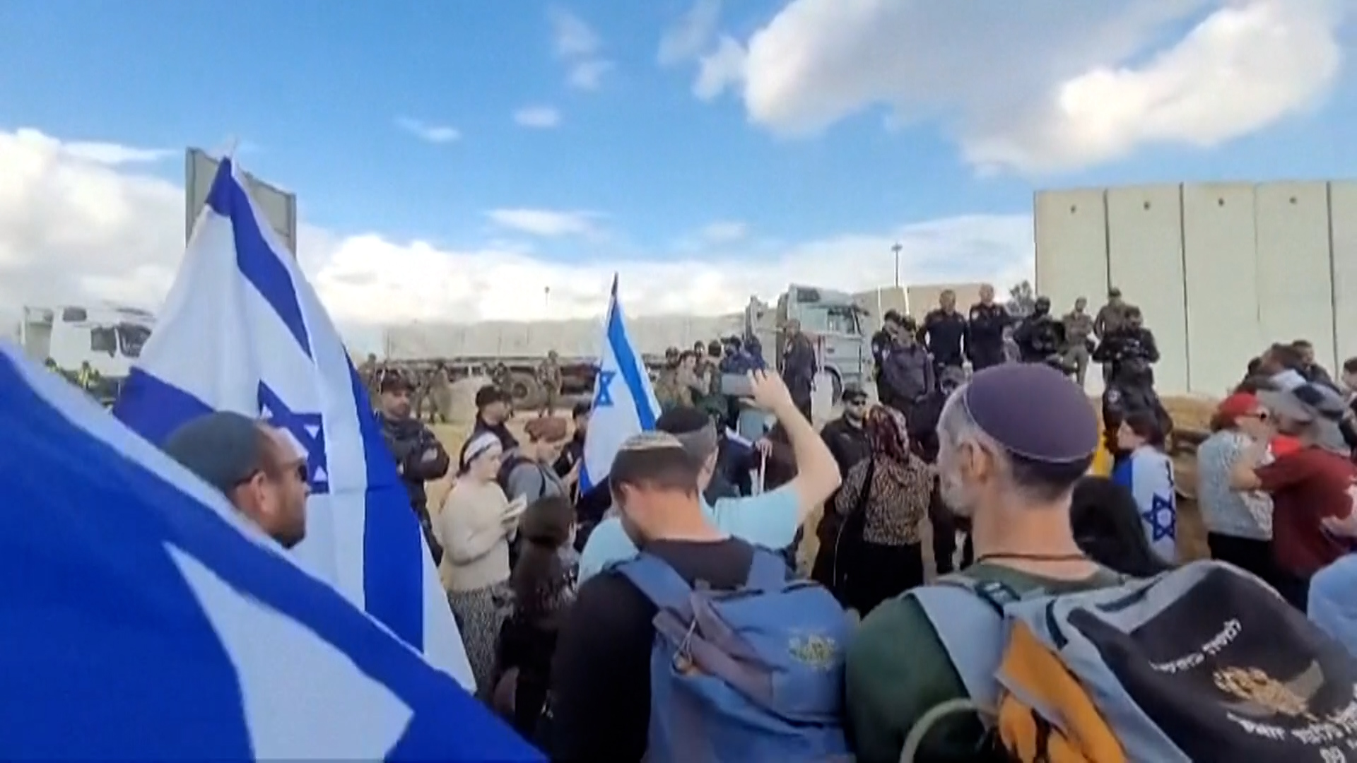 Israeli Activists Attempt To Block Humanitarian Aid From Getting Into ...