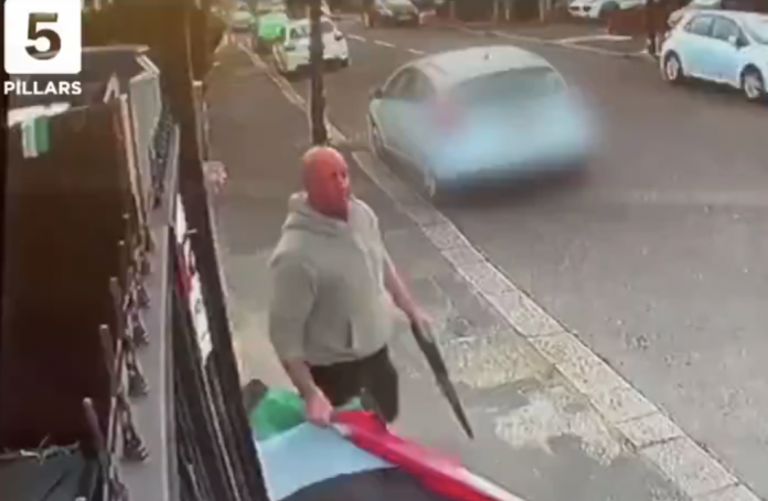 Saw-wielding man chops down elderly Muslim’s Palestine flag