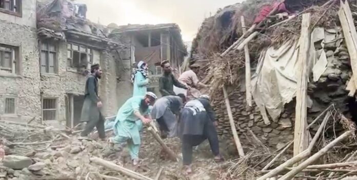 At least 800 dead in Afghanistan earthquake