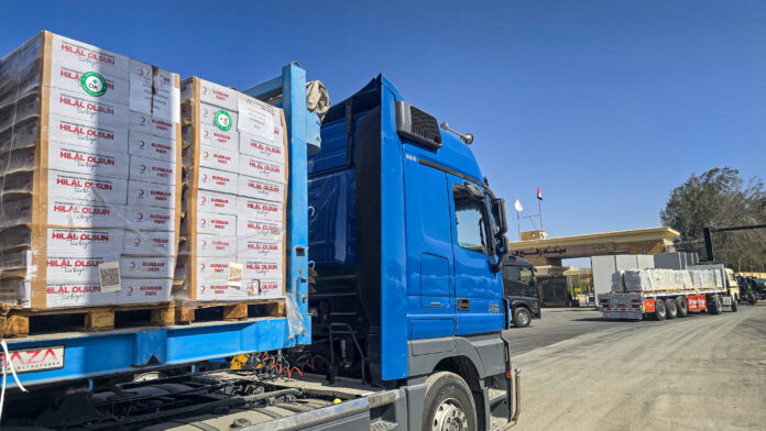 Aid trucks enter Gaza Strip carrying humanitarian supplies