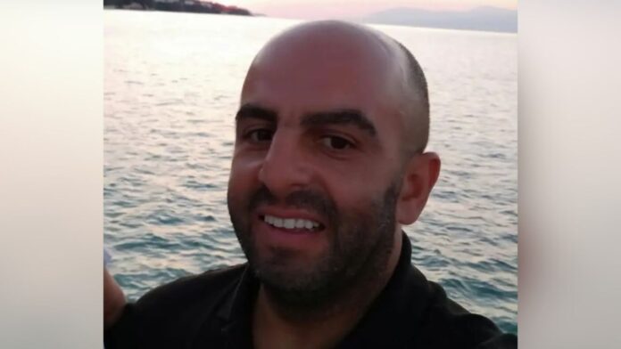 Blue Modern Eye Catching Vlog YouTube Thumbnail (16)