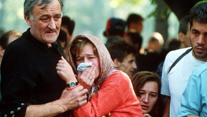 Blue Modern Eye Catching Vlog YouTube Thumbnail (23)