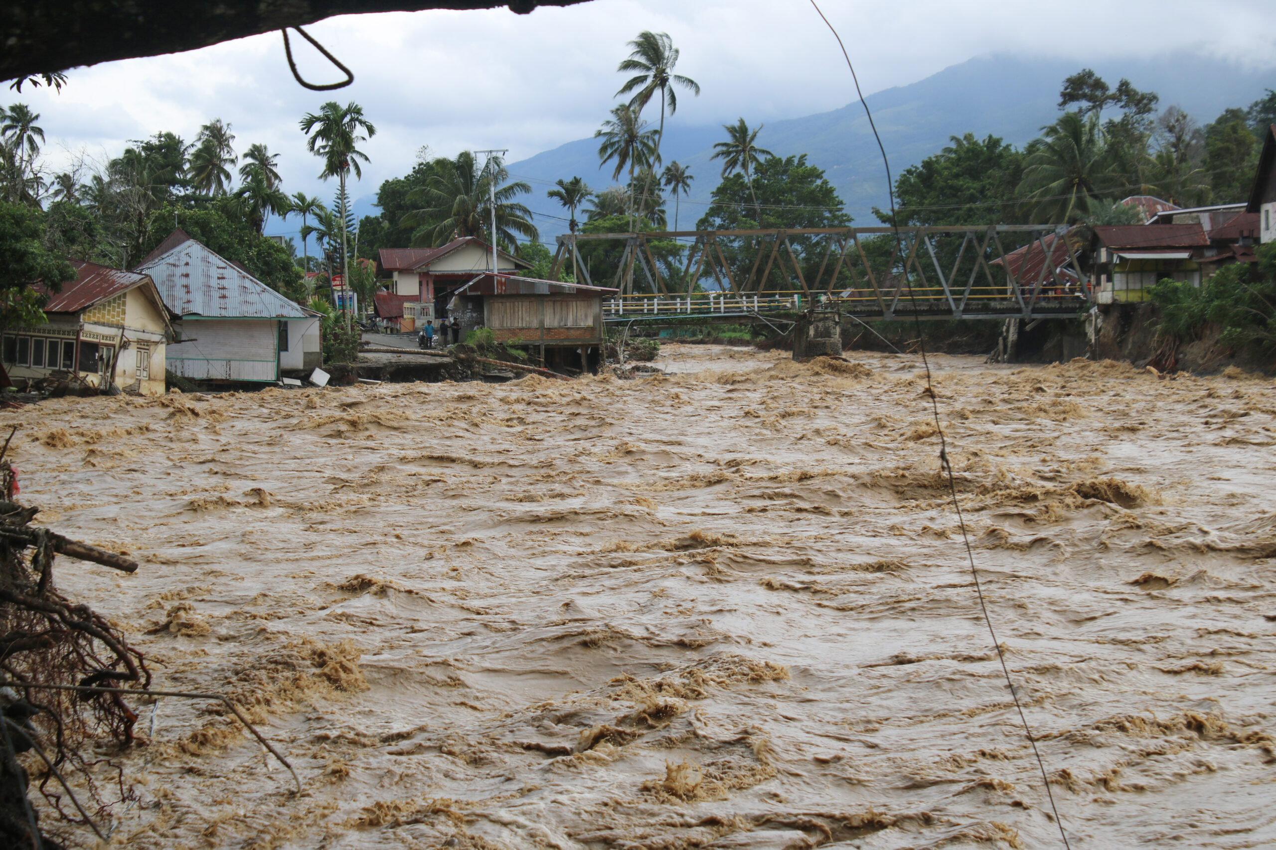 Indonesia: Over 400 dead in severe flooding