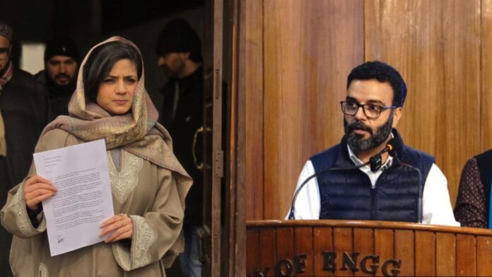 Indian authorities place Kashmiri leaders under house arrest ahead of student protest