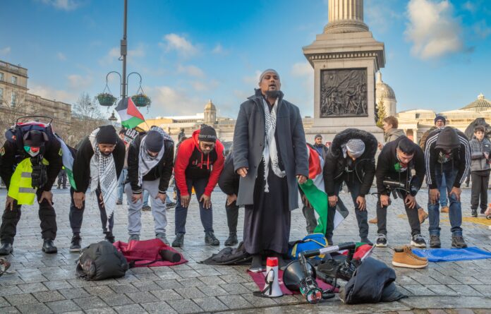 Global wars, Israel’s Gaza genocide drawing Britons toward Islam, report finds