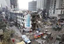 At least 60 dead in Pakistan mall fire