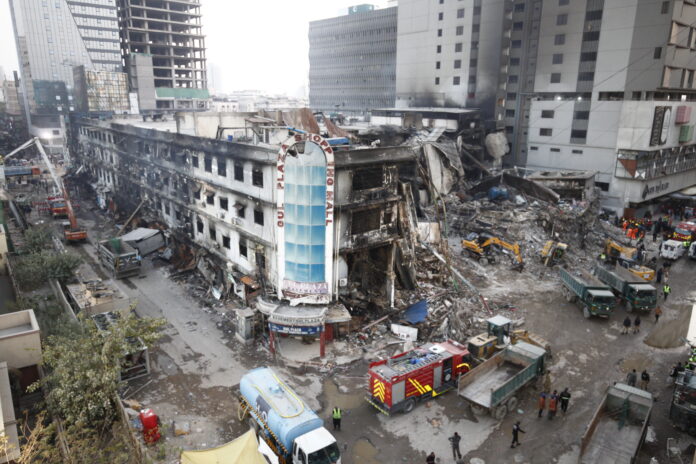 At least 60 dead in Pakistan mall fire