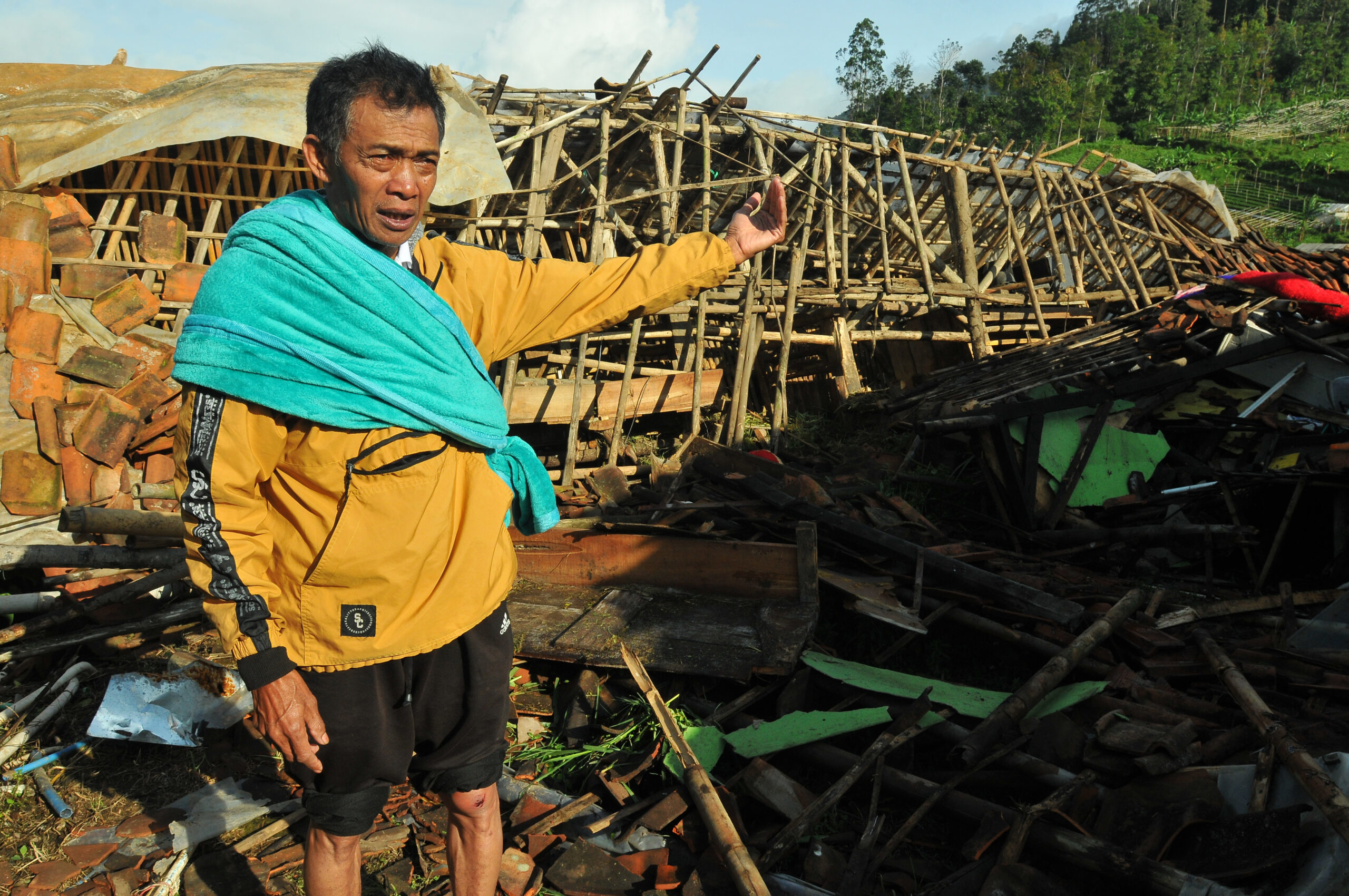 Death toll rises to 10 as Indonesia landslide leaves scores missing