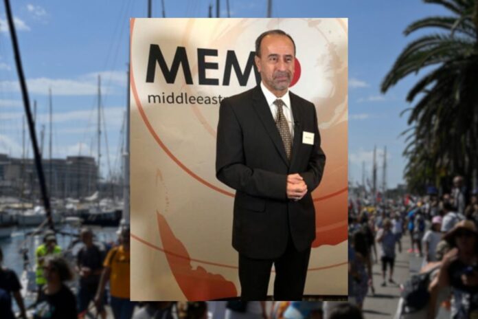 Blue Modern Eye Catching Vlog YouTube Thumbnail (60)