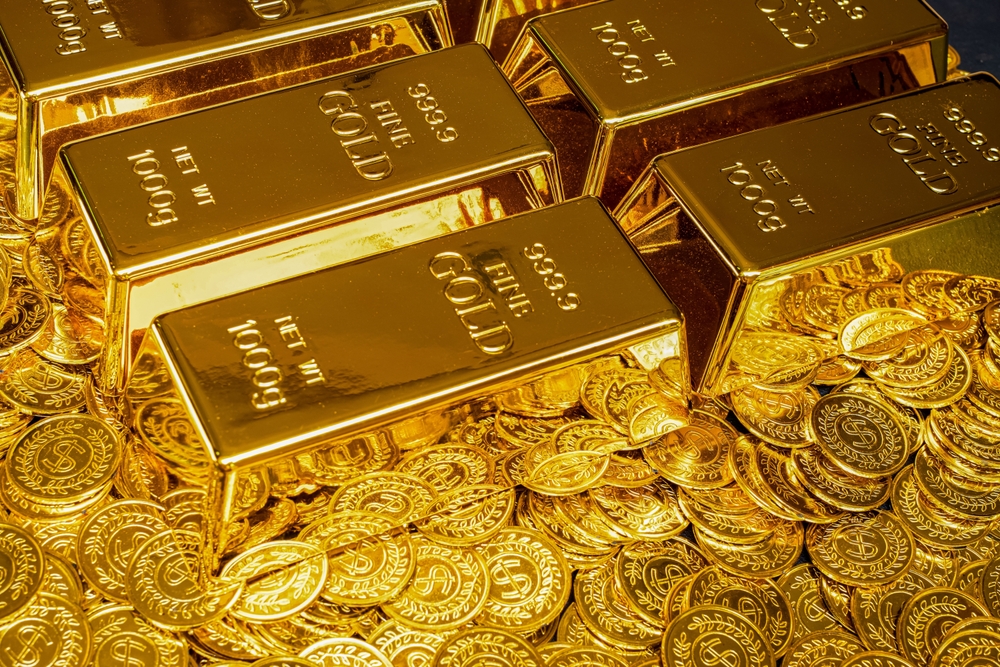 Gold price powers to record high amid global political chaos