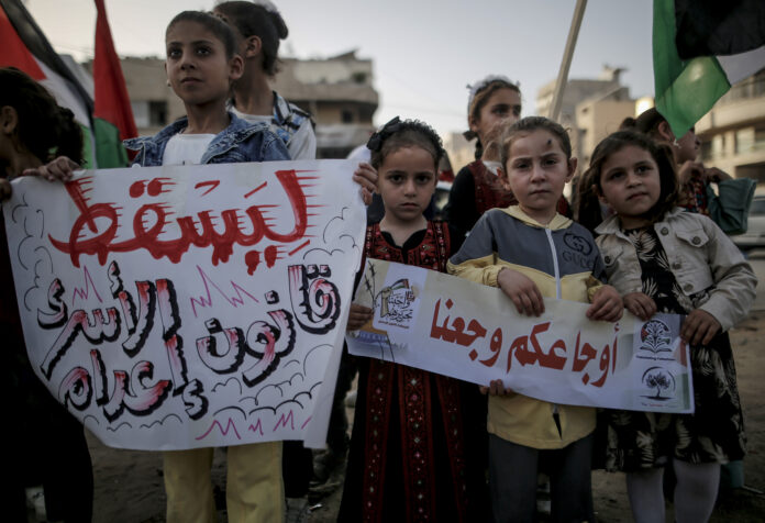 Palestinian Prisoners’ Day: Over 9,600 held in Israeli prisons amid torture, starvation and abuse