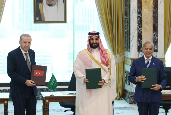 Turkiye, Saudi Arabia and Pakistan sign trilateral joint defense agreement
