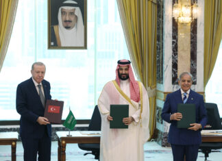 Türkiye, Saudi Arabia, Pakistan sign joint defence agreement at Mecca summit