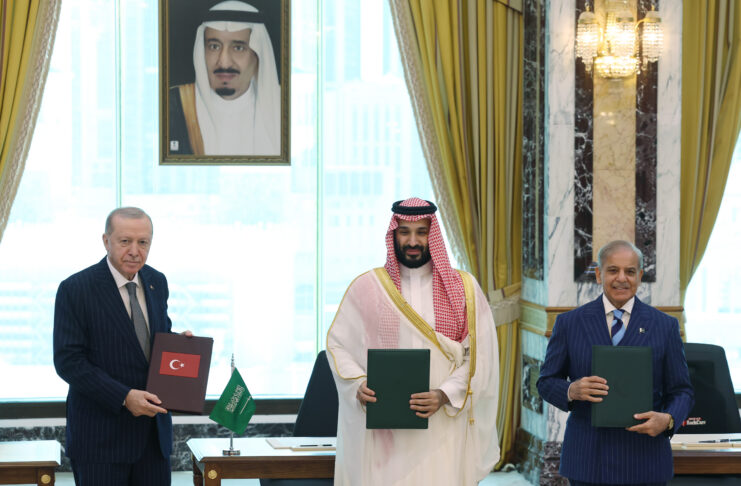Türkiye, Saudi Arabia, Pakistan sign joint defence agreement at Mecca summit
