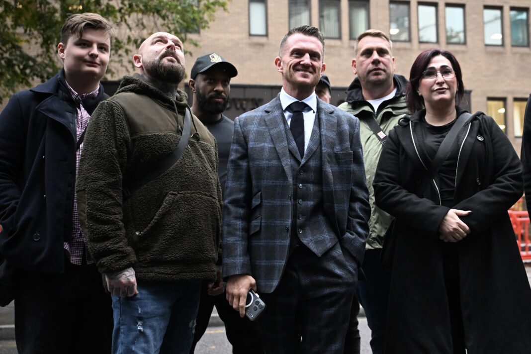 LONDON, UNITED KINGDOM – OCTOBER 21: Far-right activist Tommy Robinson, real name Stephen Yaxley-Lennon (C), arrives at Southwark Crown Court in London, England, United Kingdom on Wednesday, October 21, 2026. ( Rasid Necati Aslim – Anadolu Agency )